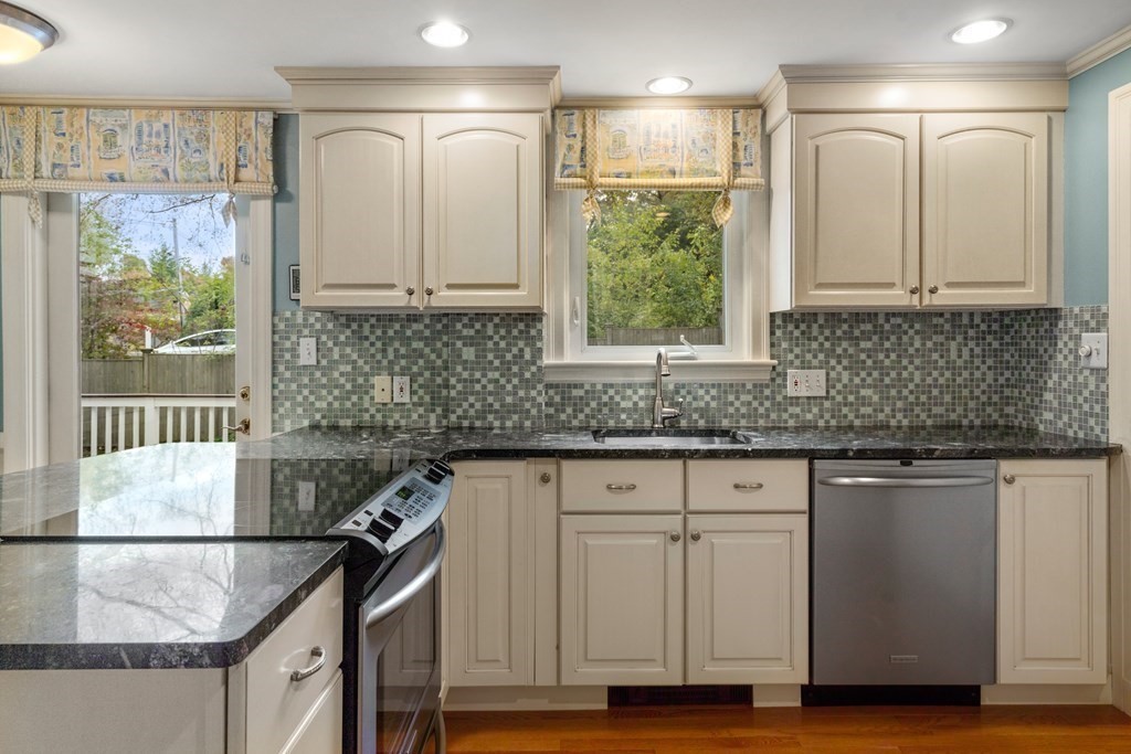 2 Alba Road Wellesley, MA 02481 - Photo 4 of 26