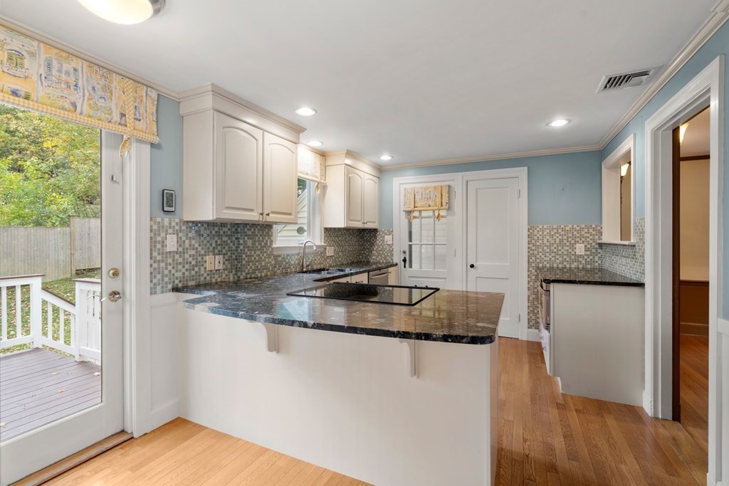 2 Alba Road Wellesley, MA 02481 - Photo 5 of 26
