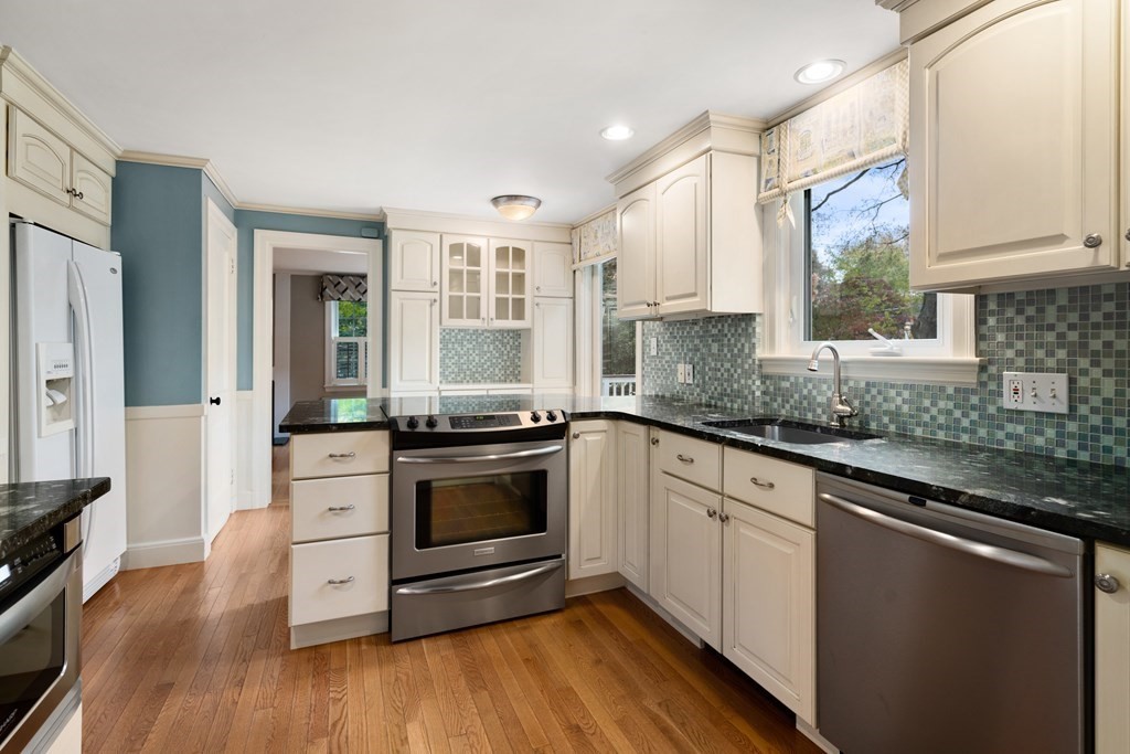 2 Alba Road Wellesley, MA 02481 - Photo 6 of 26