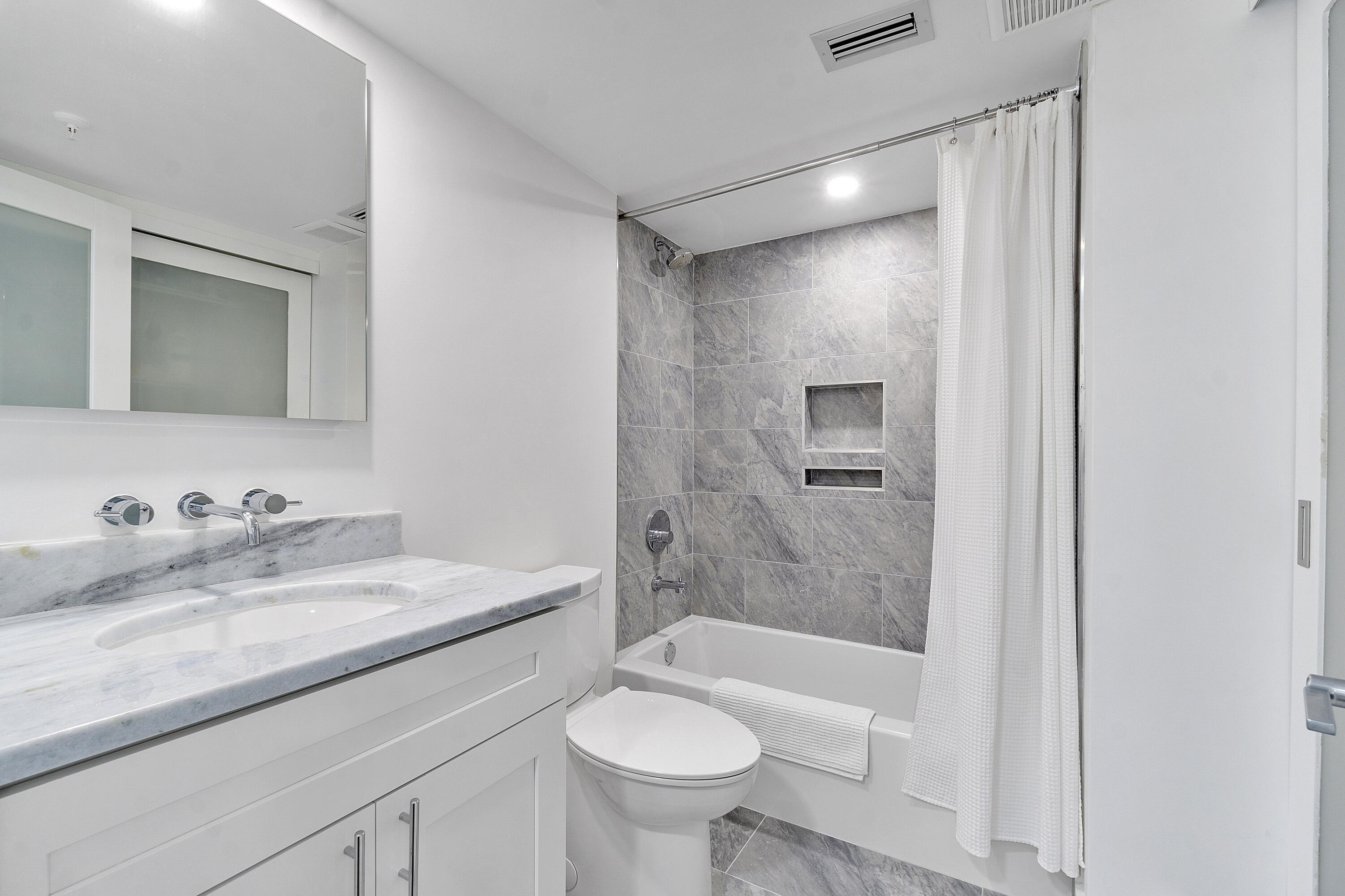 1901 South Ocean Boulevard, Unit 302 Boca Raton, FL 33432 - Photo 14 of 40 Guest bath