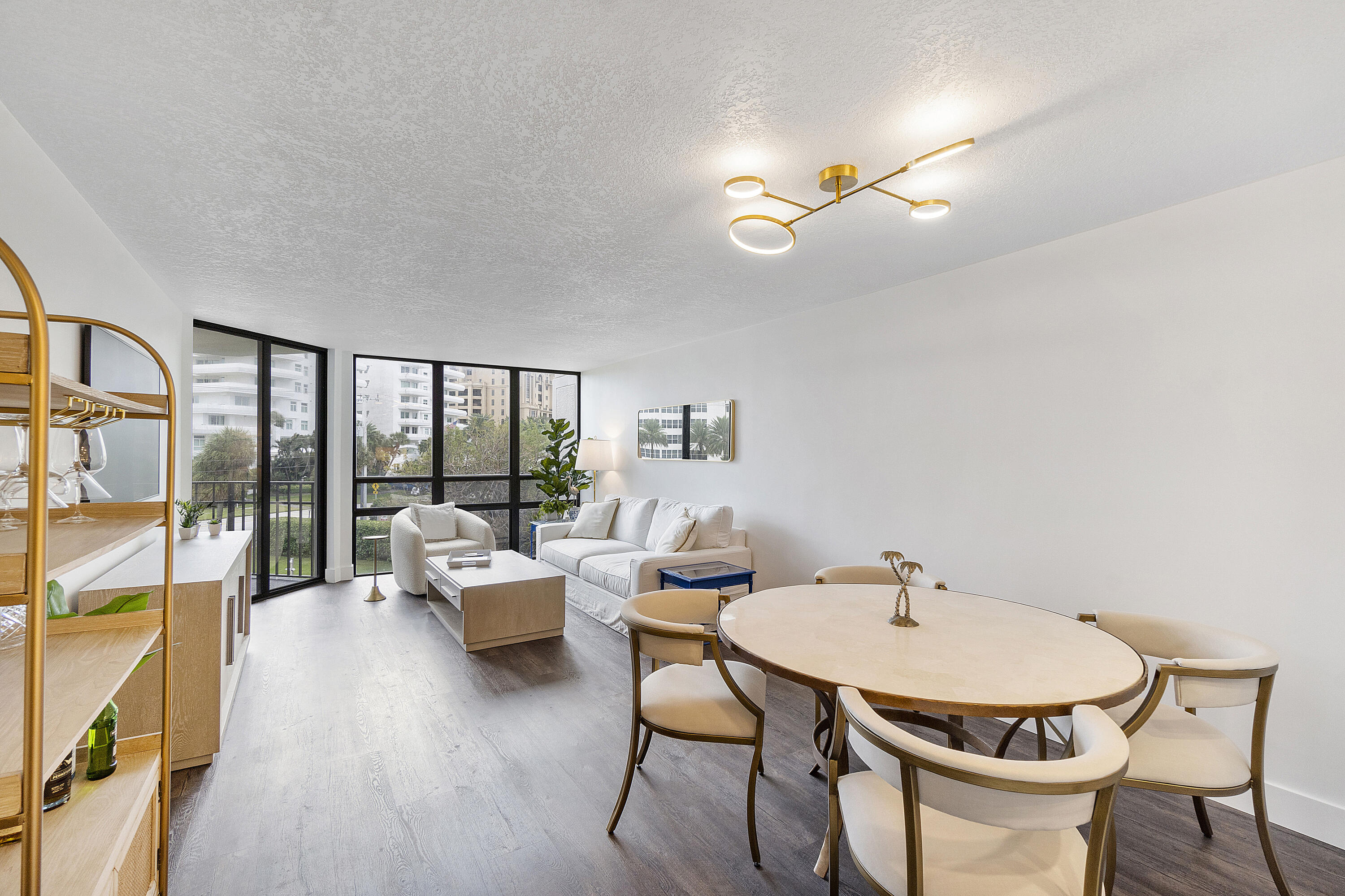 Living Room/Dining Area
