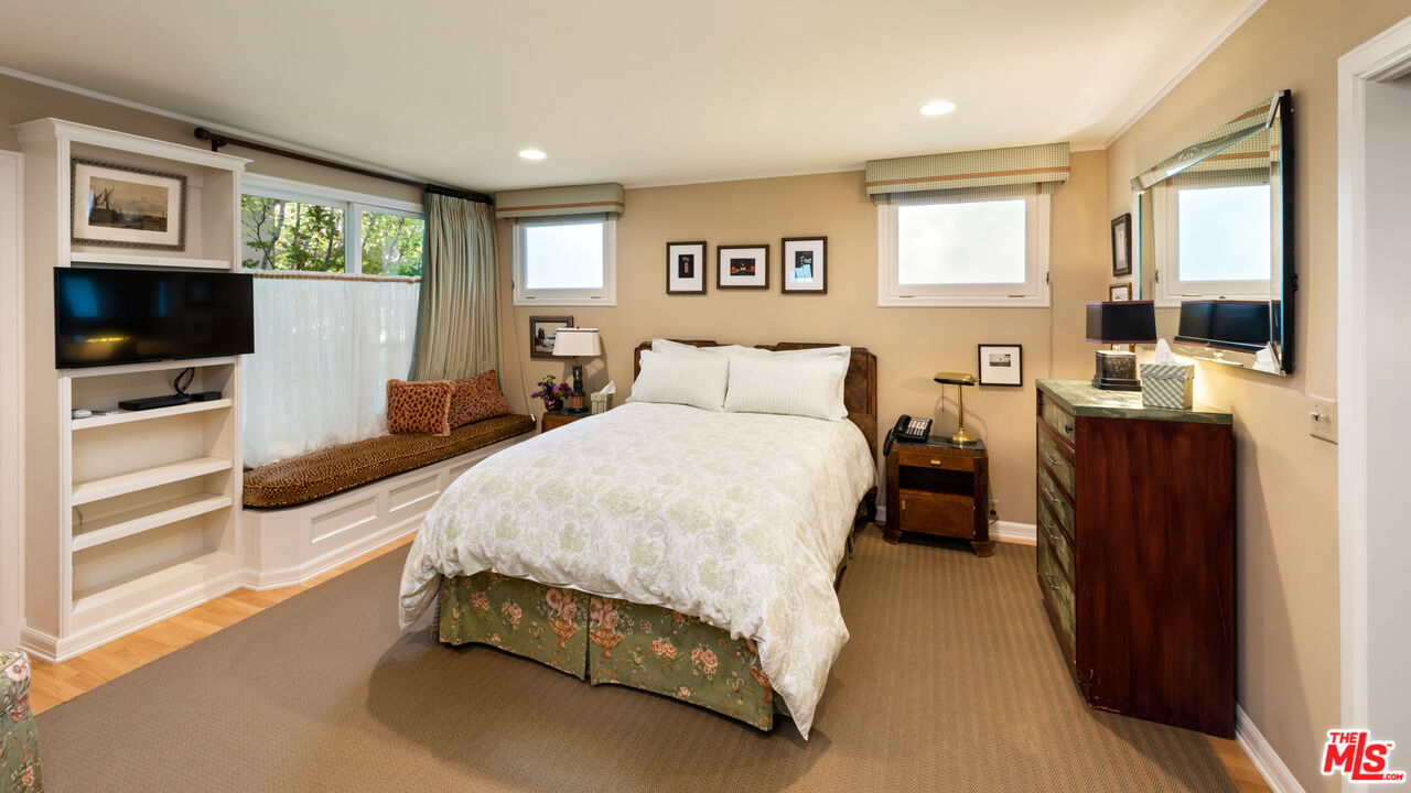 810 Foothill Road Beverly Hills, CA 90210 - Photo 12 of 21