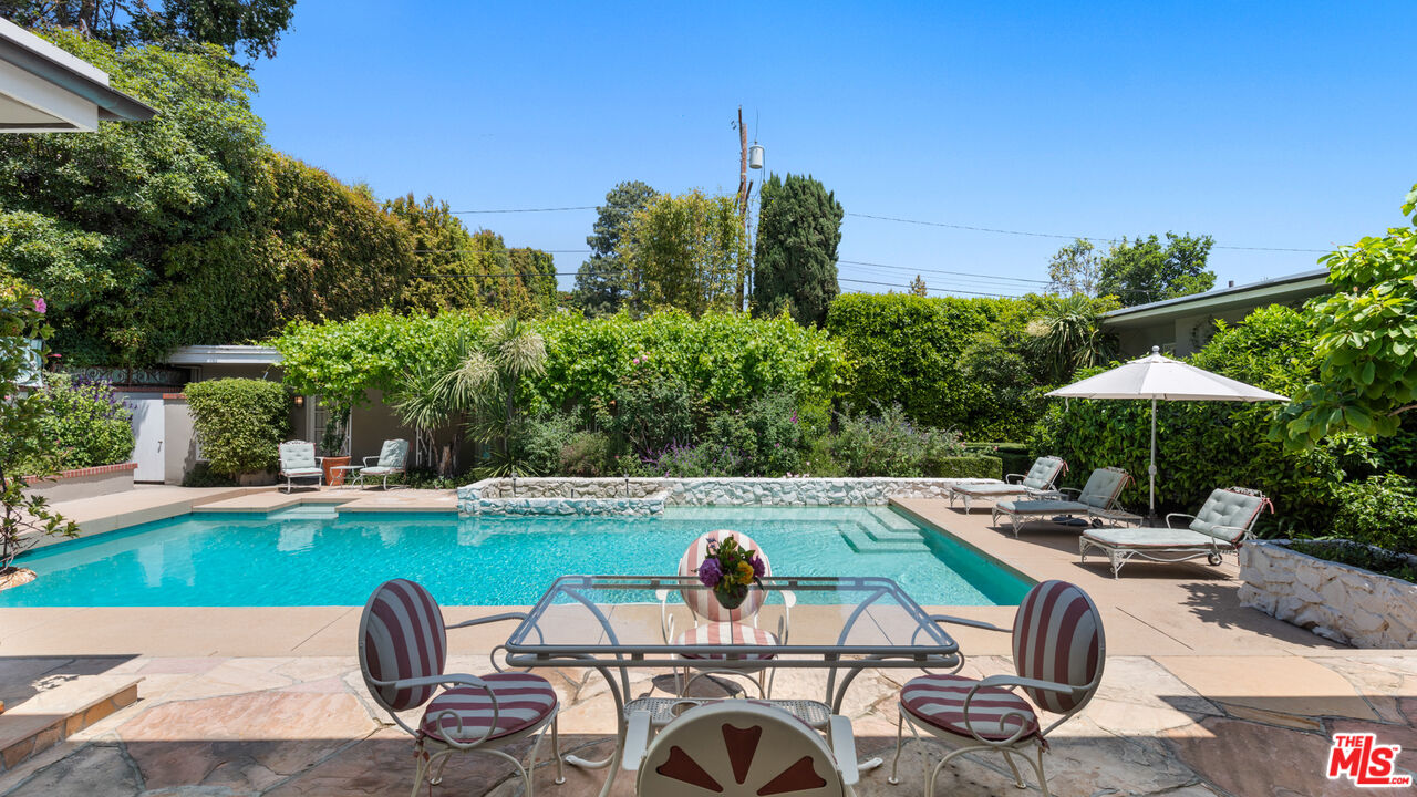 810 Foothill Road Beverly Hills, CA 90210 - Photo 17 of 21