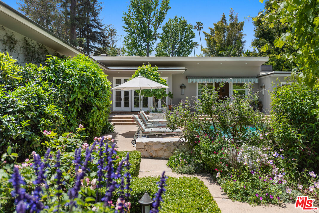 810 Foothill Road Beverly Hills, CA 90210 - Photo 19 of 21