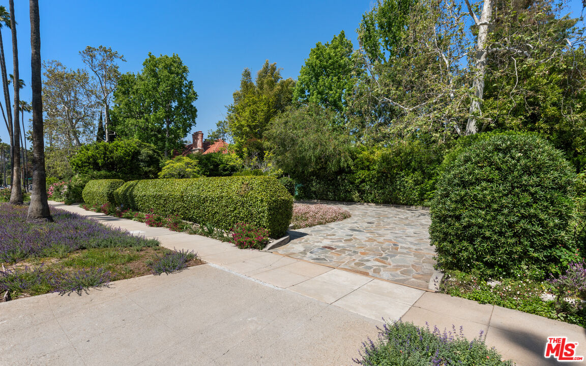 810 Foothill Road Beverly Hills, CA 90210 - Photo 20 of 21