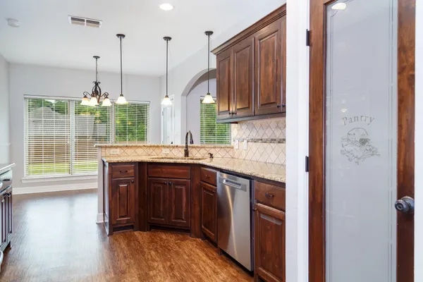 $385,000 | 124 Lakeway Lane, Longview, TX 75604