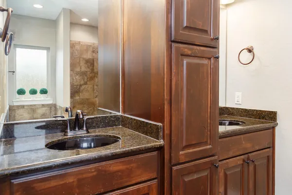 $385,000 | 124 Lakeway Lane, Longview, TX 75604