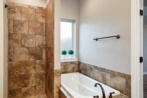$385,000 | 124 Lakeway Lane, Longview, TX 75604