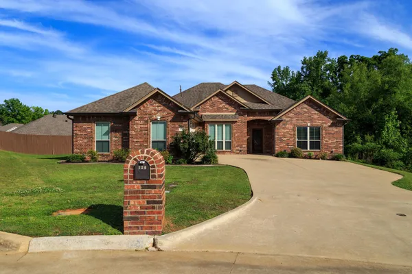 $385,000 | 124 Lakeway Lane, Longview, TX 75604