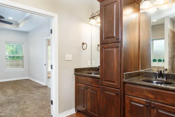 $385,000 | 124 Lakeway Lane, Longview, TX 75604
