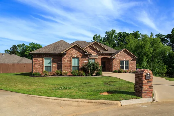 $385,000 | 124 Lakeway Lane, Longview, TX 75604