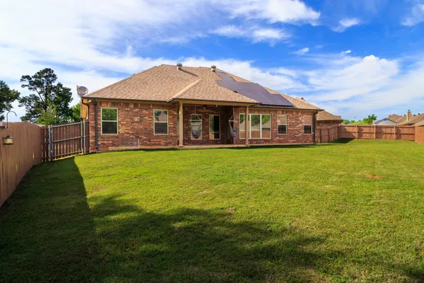 $385,000 | 124 Lakeway Lane, Longview, TX 75604