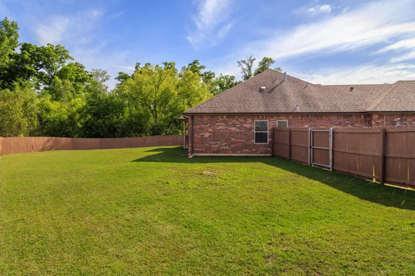$385,000 | 124 Lakeway Lane, Longview, TX 75604