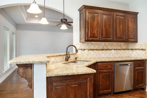$385,000 | 124 Lakeway Lane, Longview, TX 75604