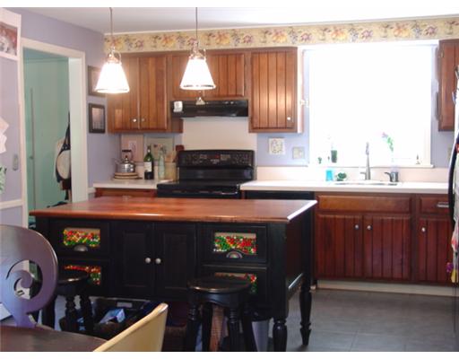 21 Briarwood Road Lincoln, RI 02865 - Photo 6 of 15 Kitchen.