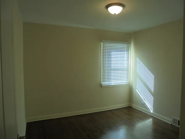 $3,125 | 408 West Sunset Road, Mount Prospect, IL 60056