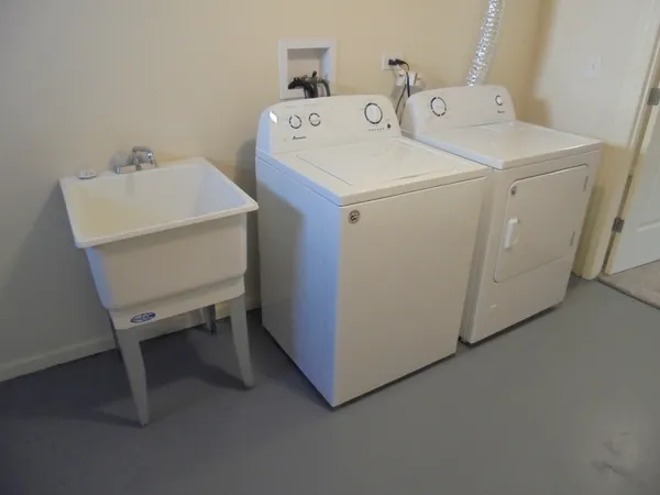 $3,125 | 408 West Sunset Road, Mount Prospect, IL 60056