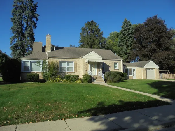 $3,125 | 408 West Sunset Road, Mount Prospect, IL 60056