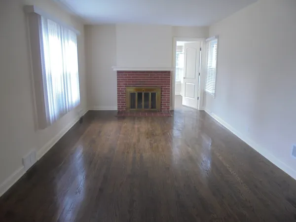 $3,125 | 408 West Sunset Road, Mount Prospect, IL 60056