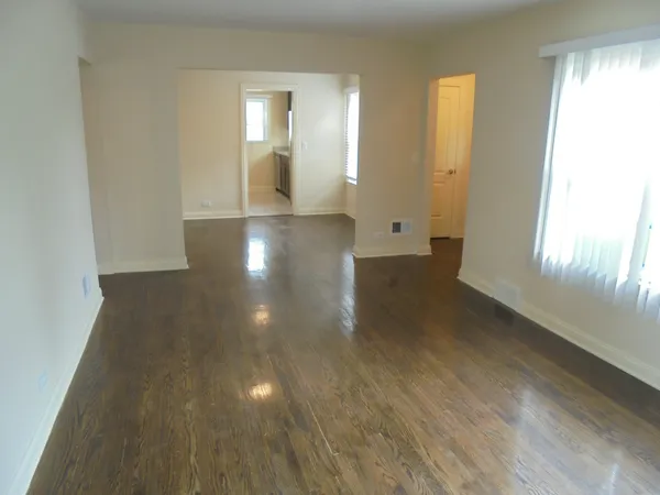 $3,125 | 408 West Sunset Road, Mount Prospect, IL 60056