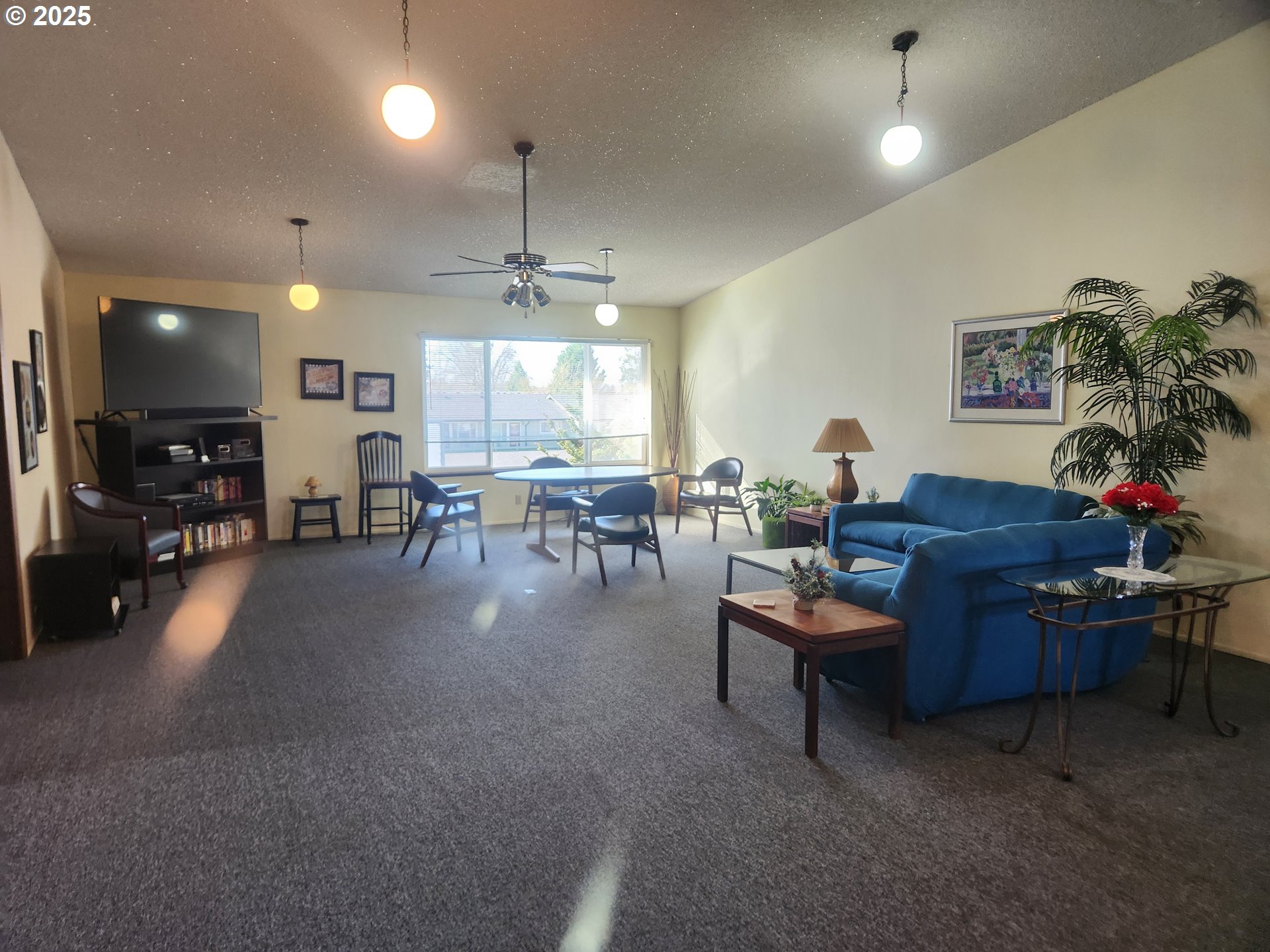 950 Evergreen Road, Unit 229 Woodburn, OR 97071 - Photo 27 of 33 a living room with lots of furniture and a chandelier