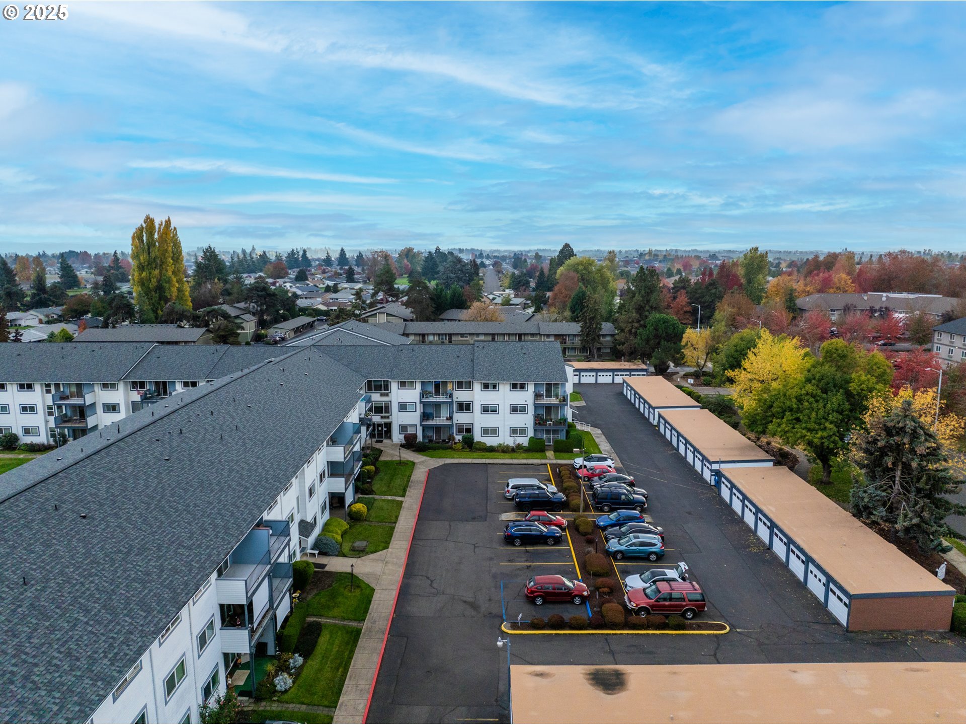 950 Evergreen Road, Unit 229 Woodburn, OR 97071 - Photo 33 of 33 a view of city from terrace with seating space