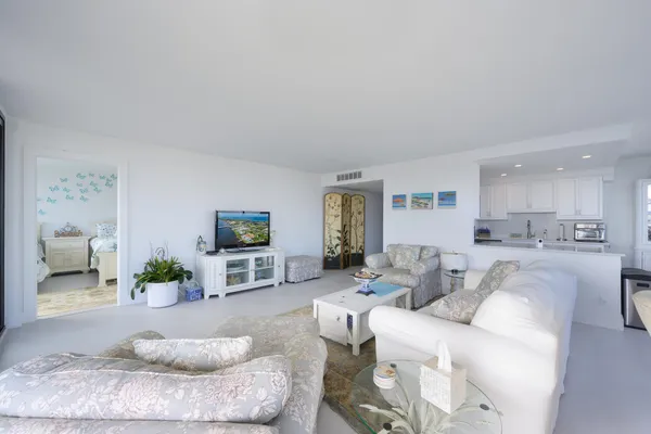 $6,000 | 3589 South Ocean Boulevard, Unit 801, South Palm Beach, FL 33480