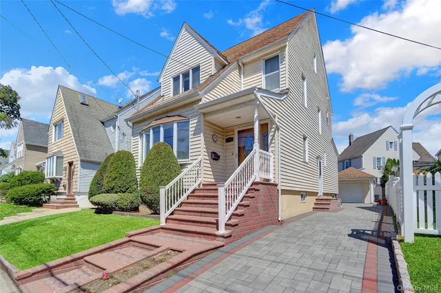 $749,999 | 57 Munro Boulevard, Valley Stream, NY 11581