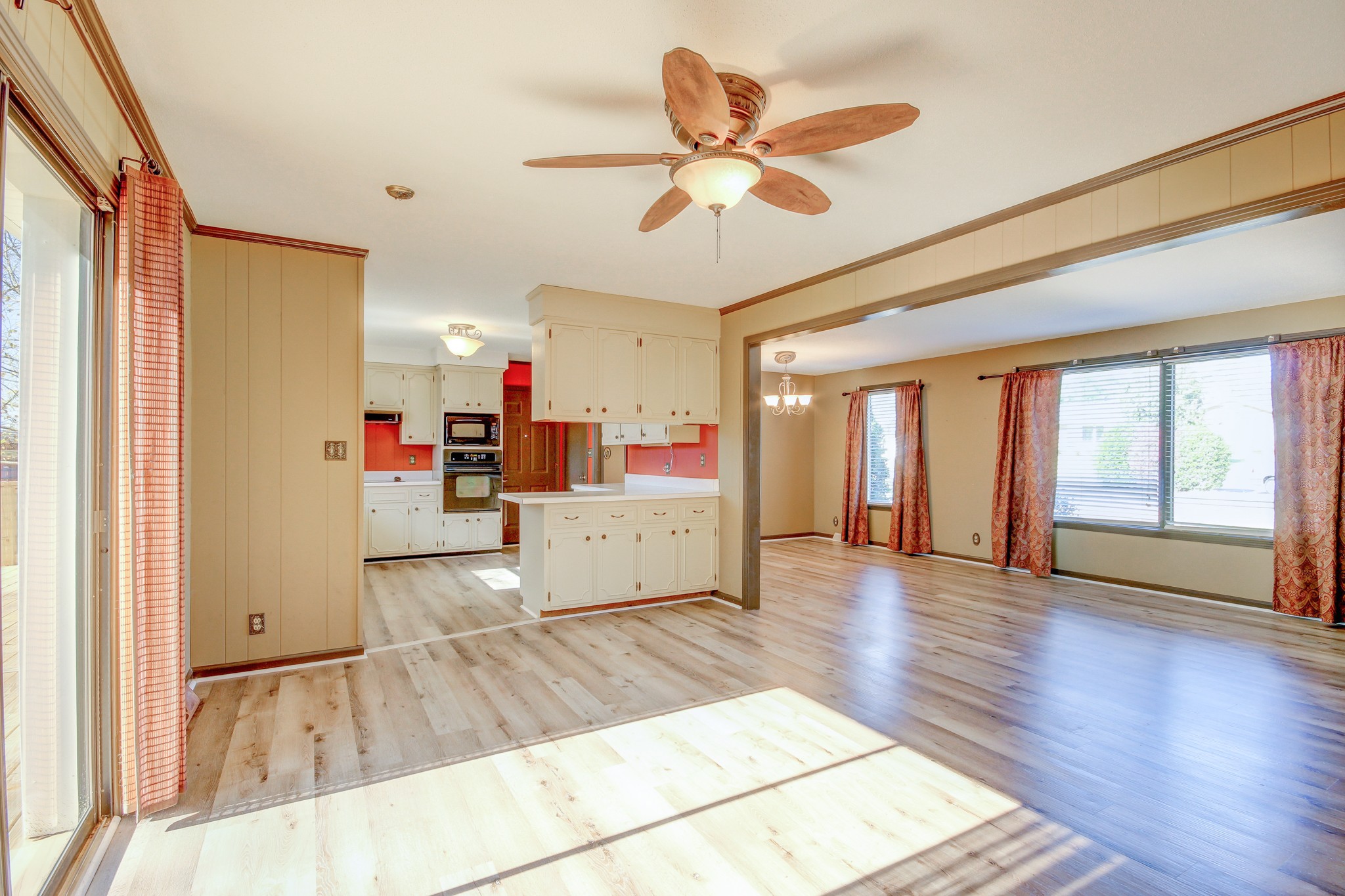 356 Kimbrough Road Clarksville, TN 37043 - Photo 21 of 50 a living room with furniture and a large window