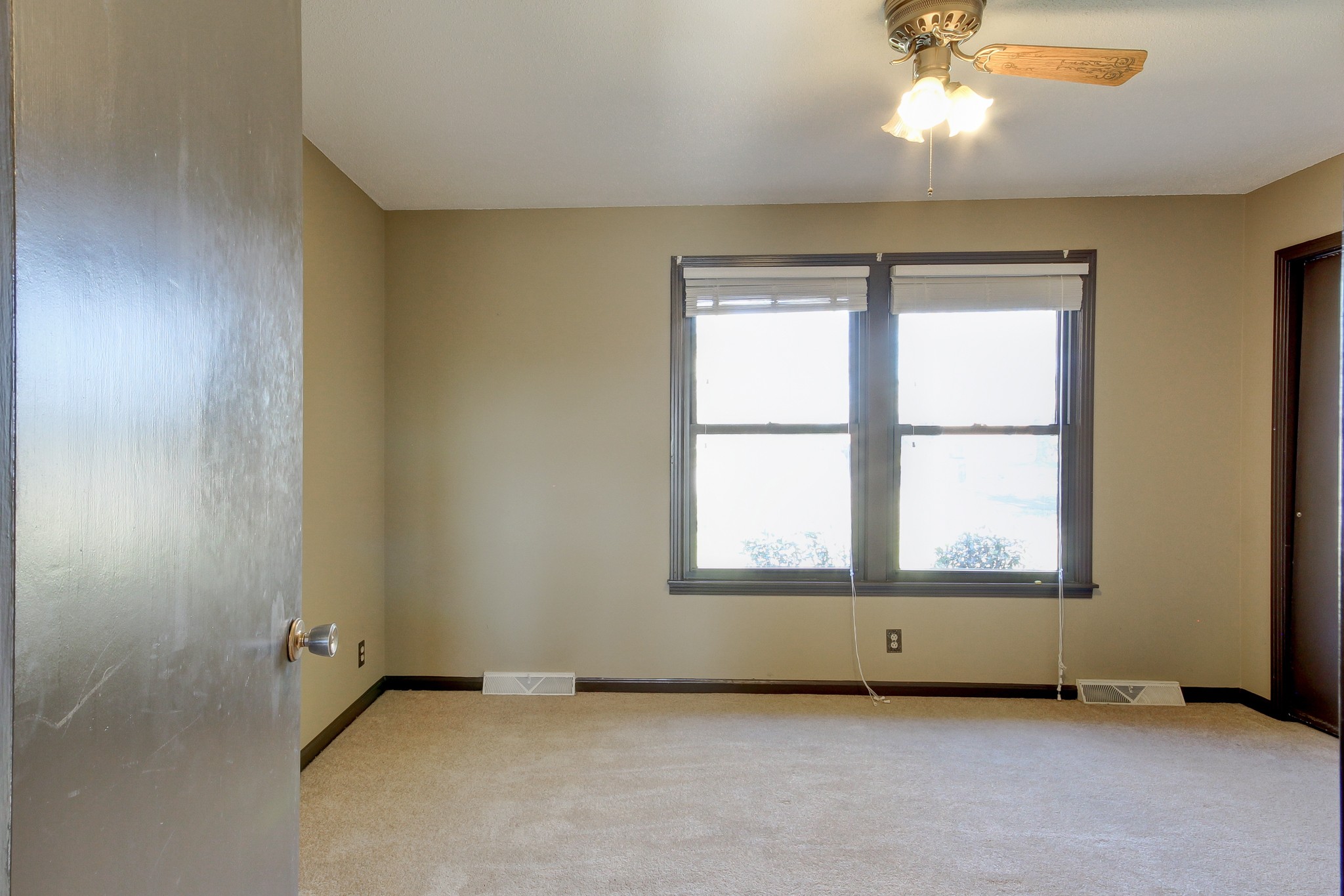 356 Kimbrough Road Clarksville, TN 37043 - Photo 24 of 50 an empty room with a window