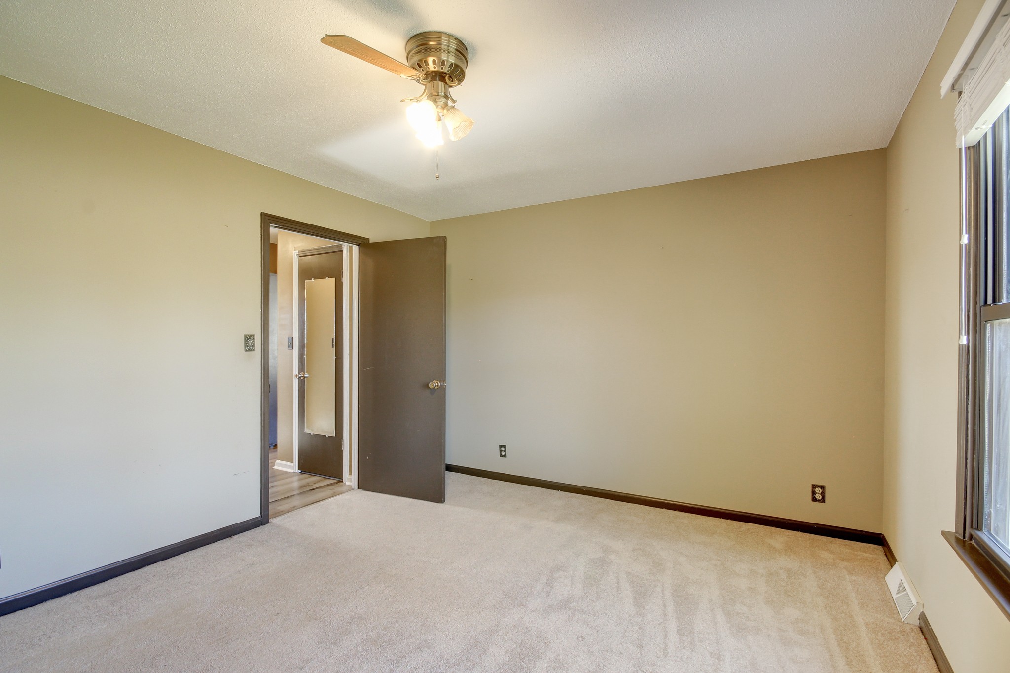 356 Kimbrough Road Clarksville, TN 37043 - Photo 27 of 50 a view of a big room with windows and closet