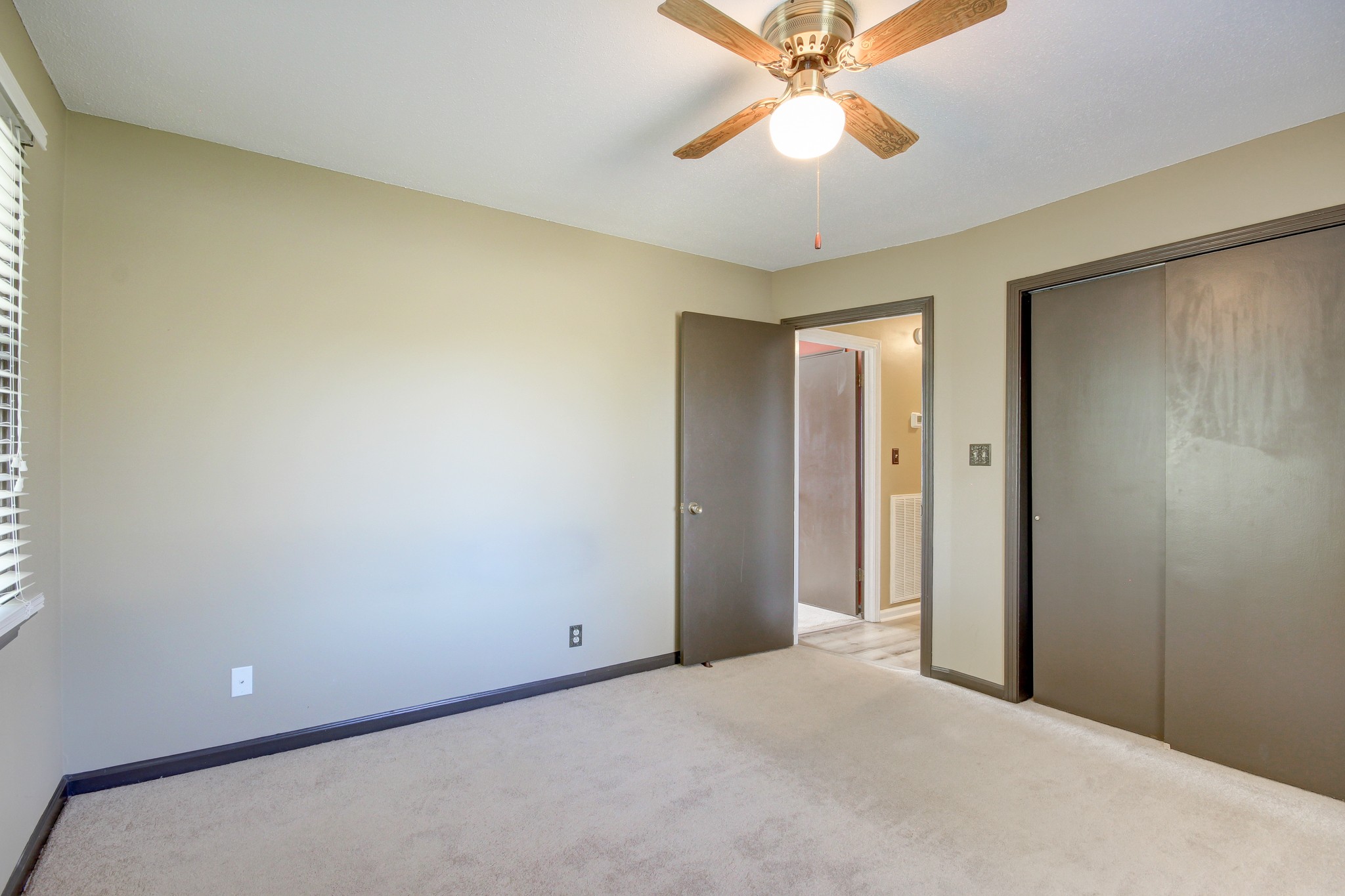 356 Kimbrough Road Clarksville, TN 37043 - Photo 32 of 50 an empty room with windows and fan