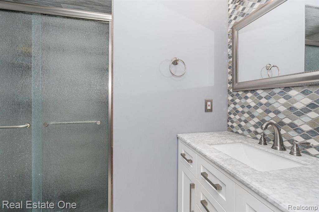 2033 Avonstoke Road Rochester Hills, MI 48307 - Photo 14 of 30