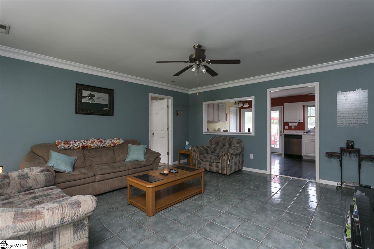 121 Bobo Road Wellford, SC 29385 - Photo 8 of 23 Gallery Image 8
