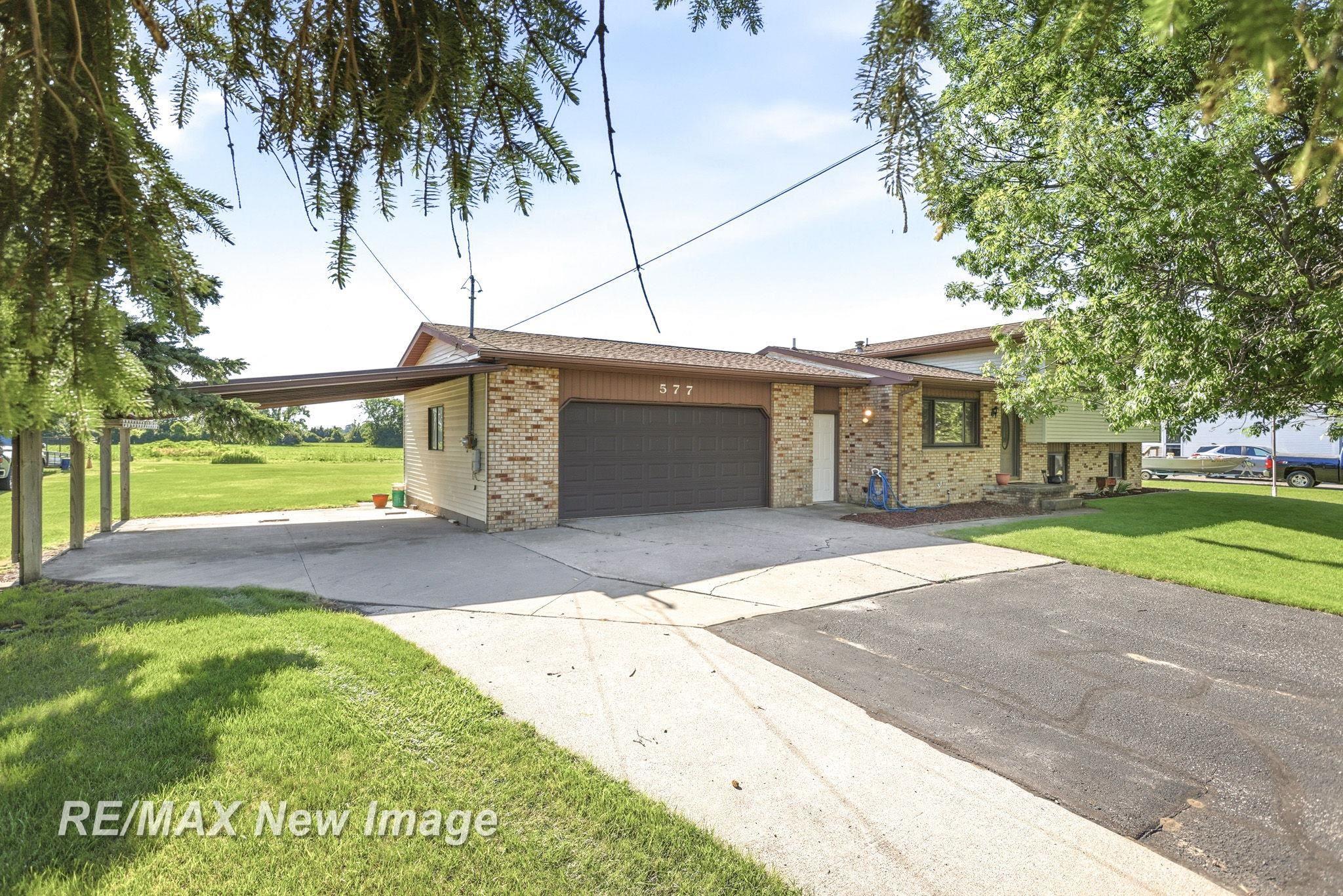 577 South Lincoln Road Bay City, MI 48708 - Photo 4 of 46
