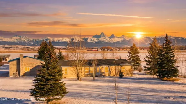 $825,000 | 6460 North 5000 West, Tetonia, ID 83452