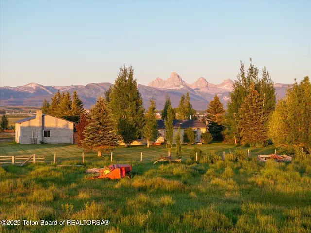 $825,000 | 6460 North 5000 West, Tetonia, ID 83452