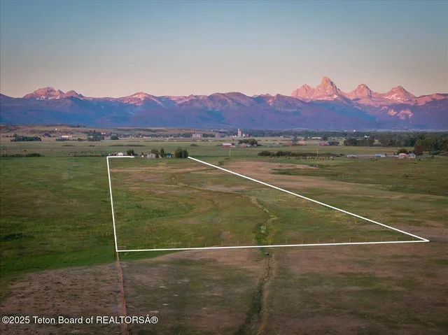 $825,000 | 6460 North 5000 West, Tetonia, ID 83452