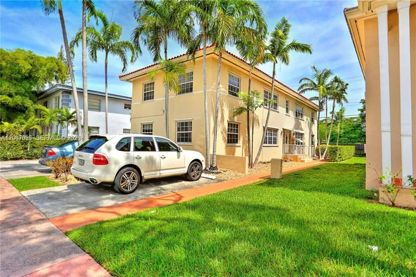 $2,500 | 237 Madeira Avenue, Unit 1, Coral Gables, FL 33134