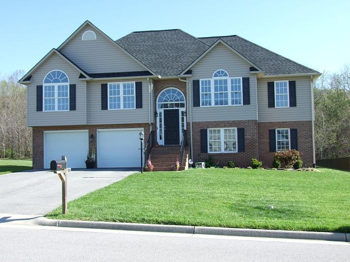 541 Castleridge Road Vinton, VA 24179 - Photo 1 of 5 FRONT