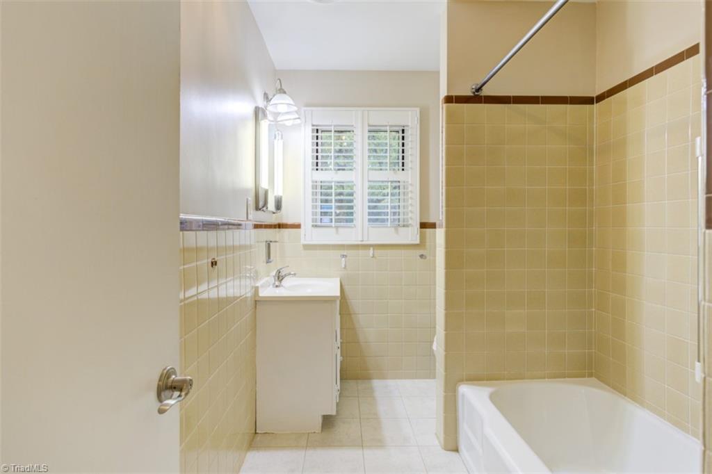 818 Chester Road Winston-Salem, NC 27104 - Photo 16 of 38 Gallery Image 16
