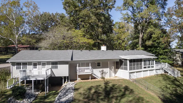 $550,000 | 585 Lakeway Drive, Murray, KY 42071