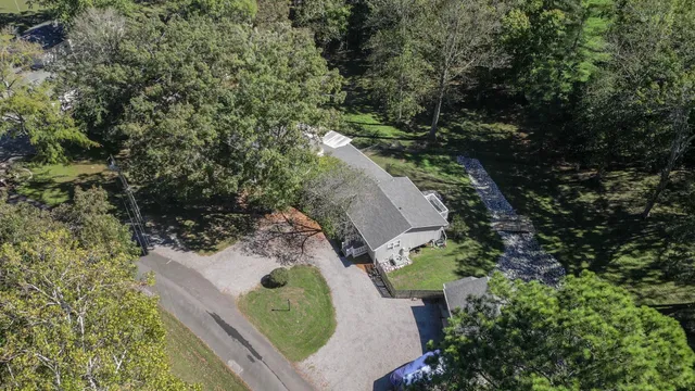 $550,000 | 585 Lakeway Drive, Murray, KY 42071