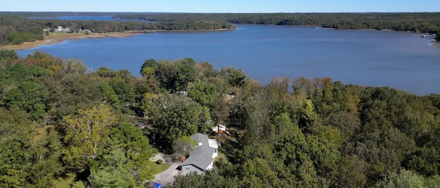 $550,000 | 585 Lakeway Drive, Murray, KY 42071