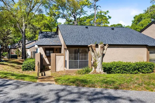 $194,900 | 940 Douglas Avenue, Unit 201, Altamonte Springs, FL 32714