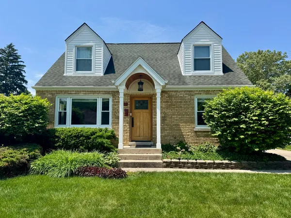 $500,000 | 218 North Eastwood Avenue, Mount Prospect, IL 60056