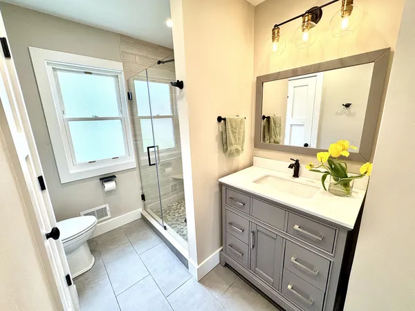 $500,000 | 218 North Eastwood Avenue, Mount Prospect, IL 60056