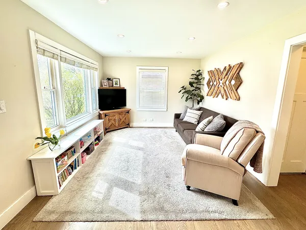 $500,000 | 218 North Eastwood Avenue, Mount Prospect, IL 60056
