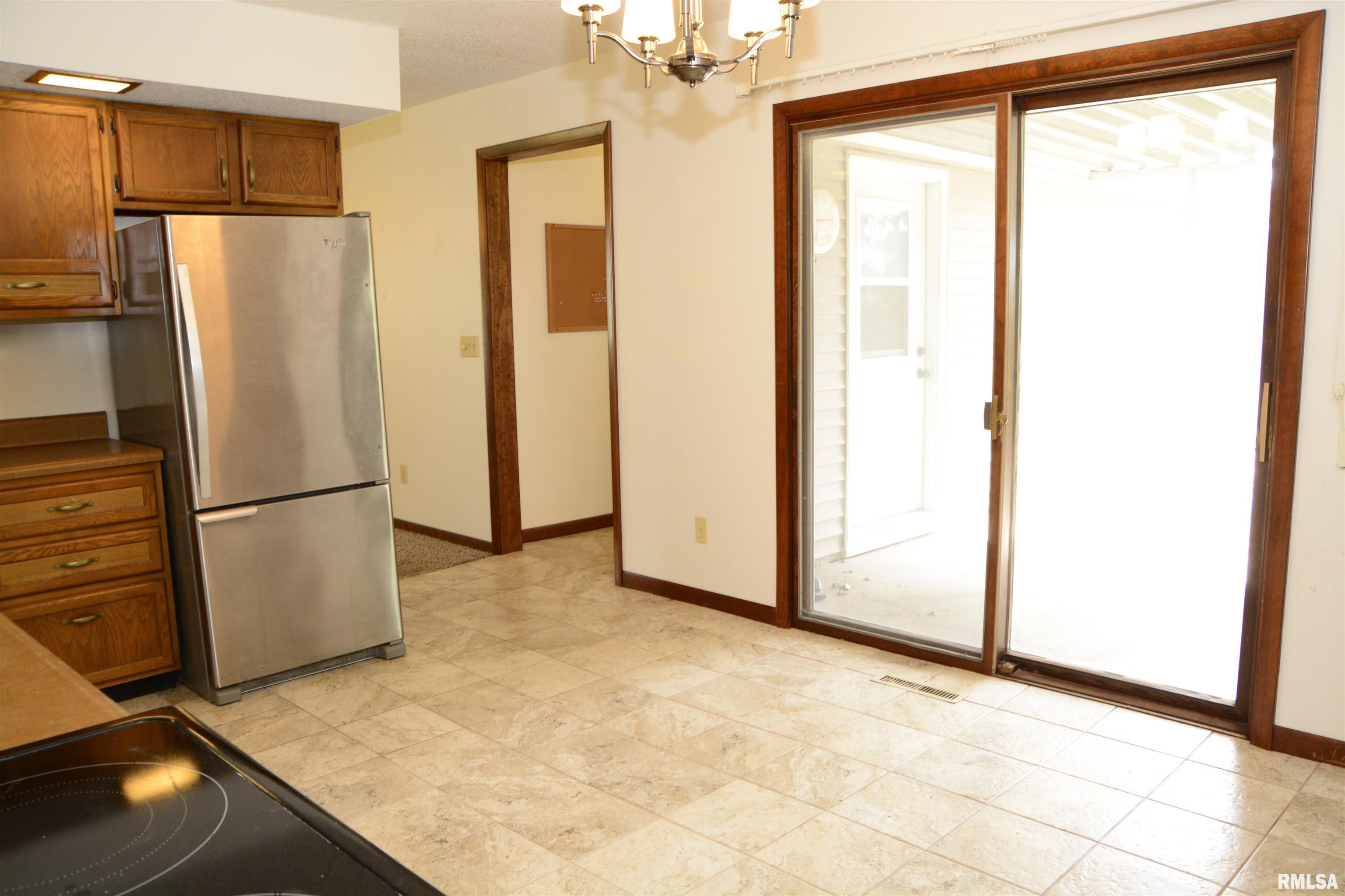 1220 Maple Avenue Macomb, IL 61455 - Photo 11 of 20