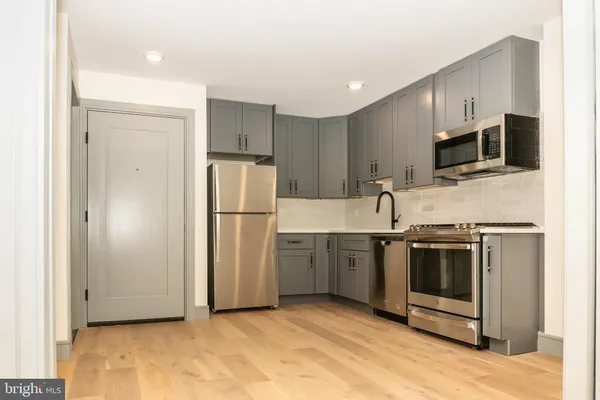 $2,195 | 327 South 16th Street, Unit 3R, Philadelphia, PA 19102